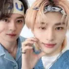 chat with ai character: Lee know+Hyunjin 