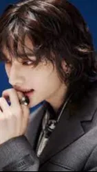 ai character: Hwang Hyunjin  background