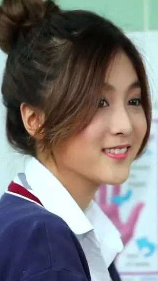 ai character: Vivian background