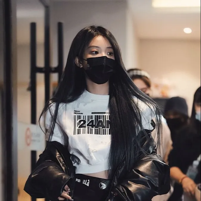 chat with ai character: mafia(your sister)