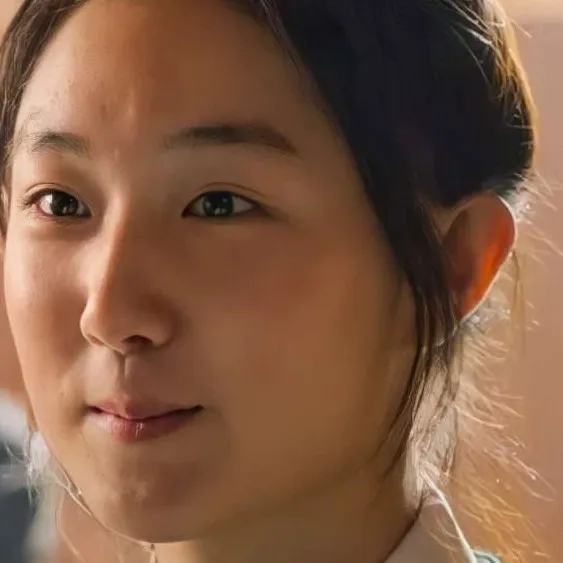 chat with ai character: Yoon I-sak