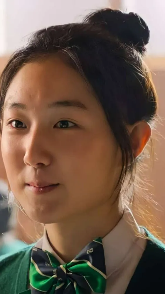 ai character: Yoon I-sak background