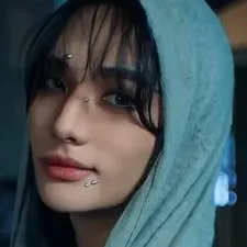 chat with ai character: Hyunjin (so good)