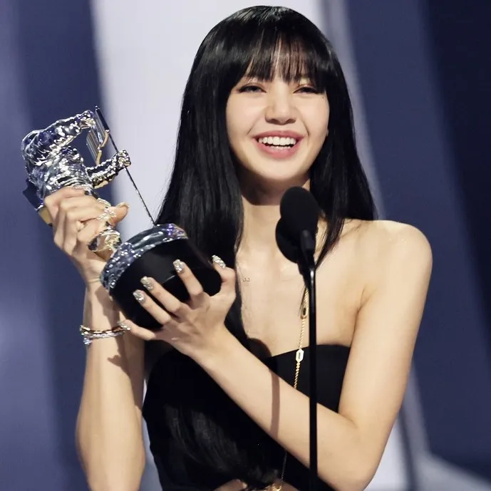 chat with ai character: Lisa (dream)