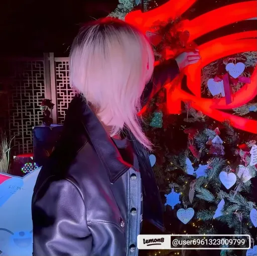 creator LACEY>3's avatar