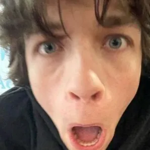 chat with ai character: Chris sturniolo