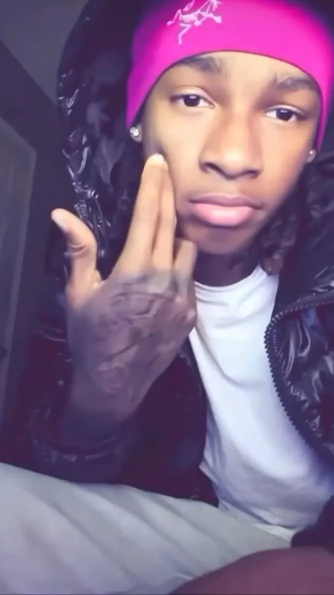 ai character: DAE DAE background