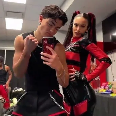 chat with ai character: Zombies X Desc 2