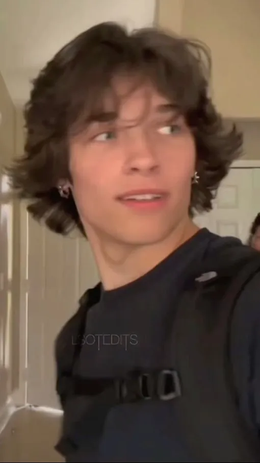 ai character: Chris Sturniolo background