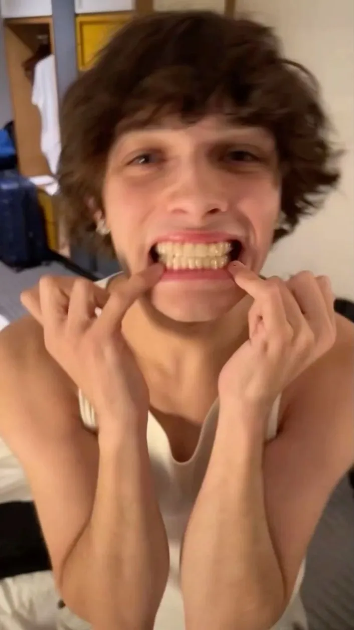 ai character: Chris Sturniolo background