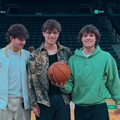 chat with ai character: Chris Sturniolo