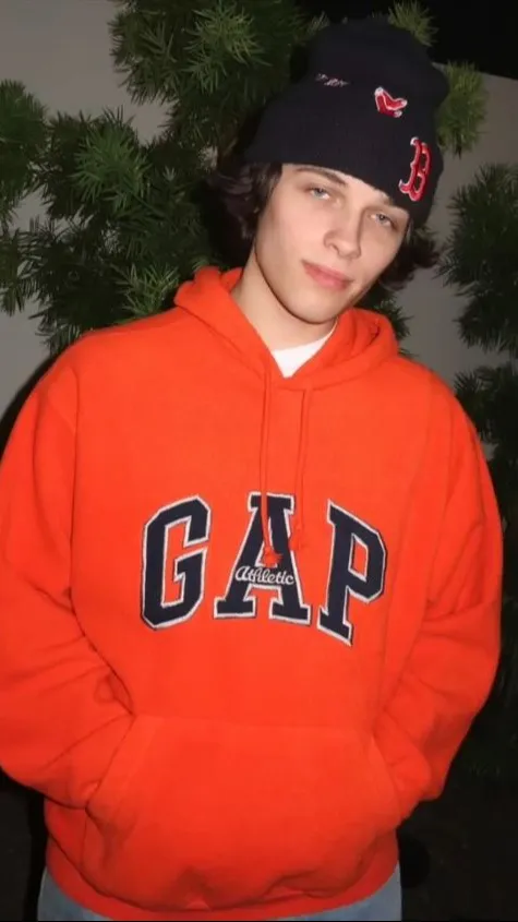 ai character: Chris Sturniolo background