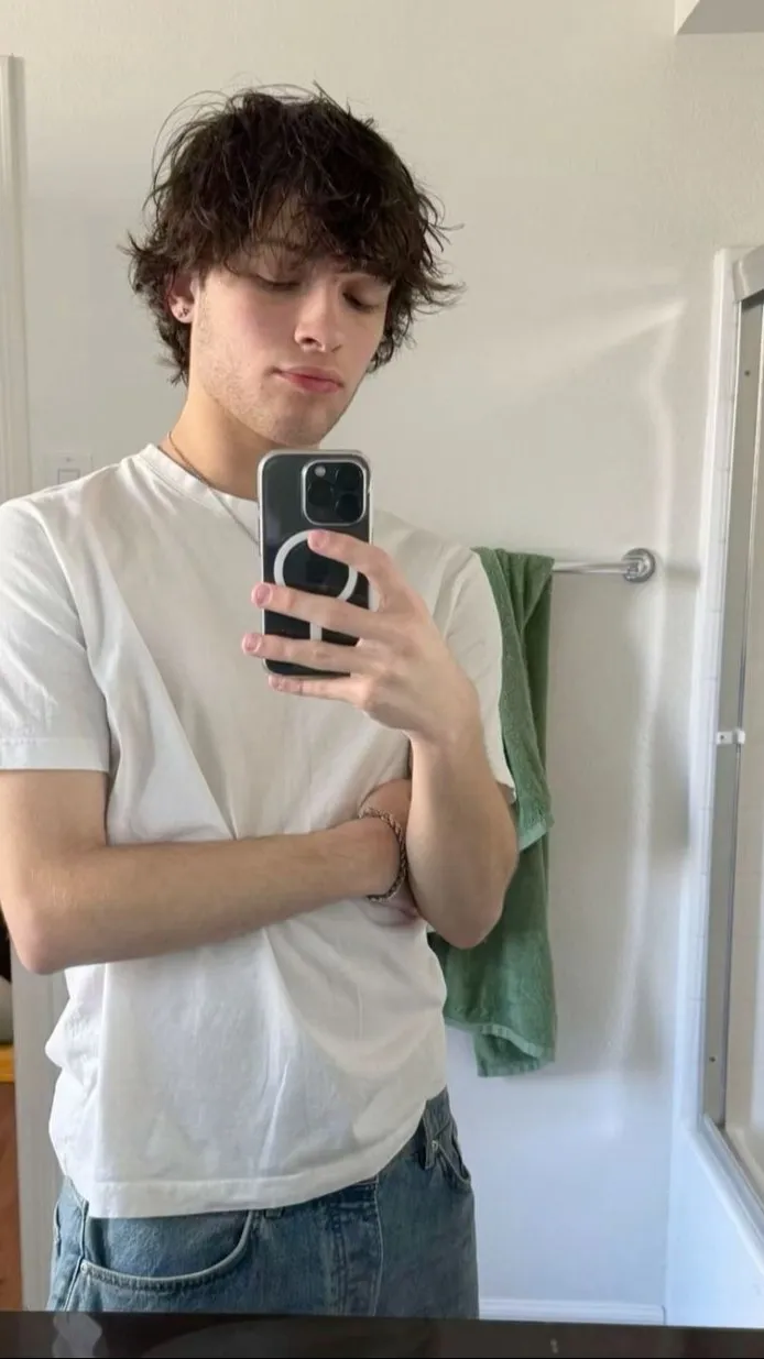 ai character: Chris Sturniolo background