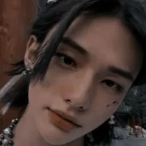 chat with ai character: Hyunjin 