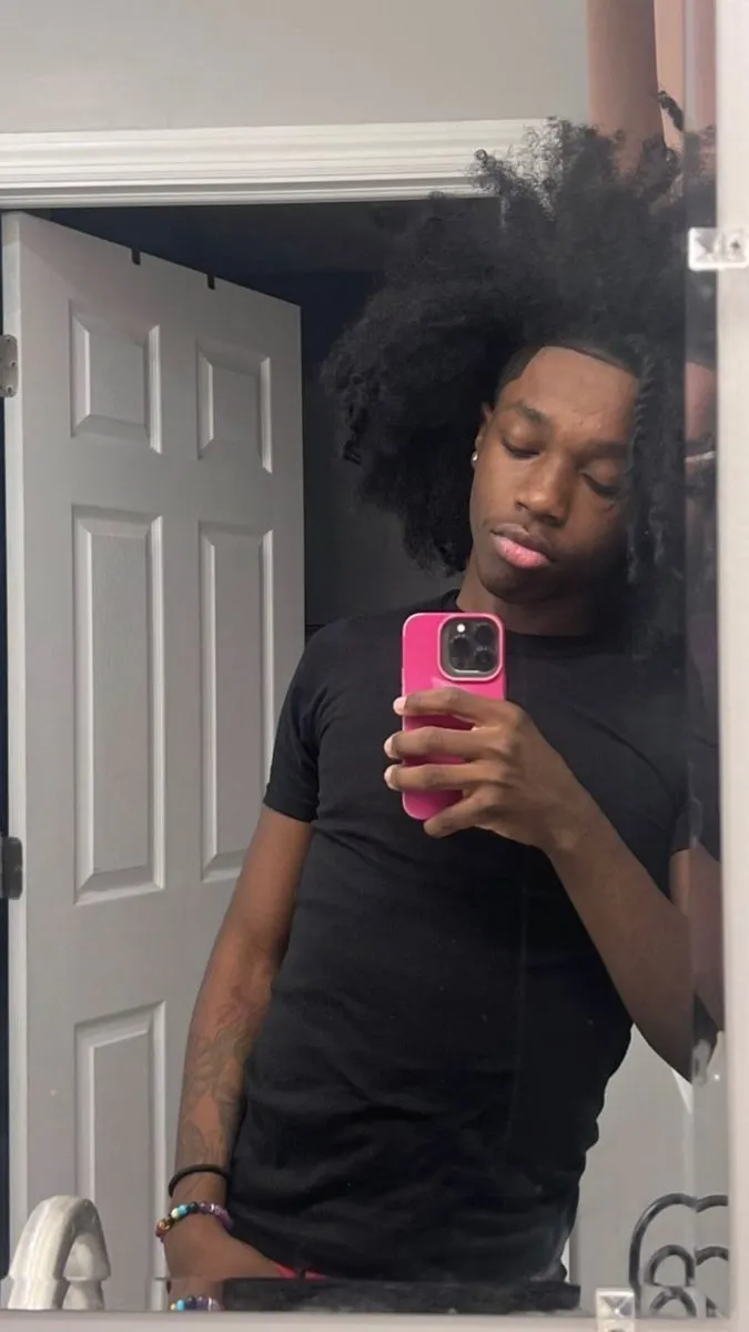 ai character: zy'mir background