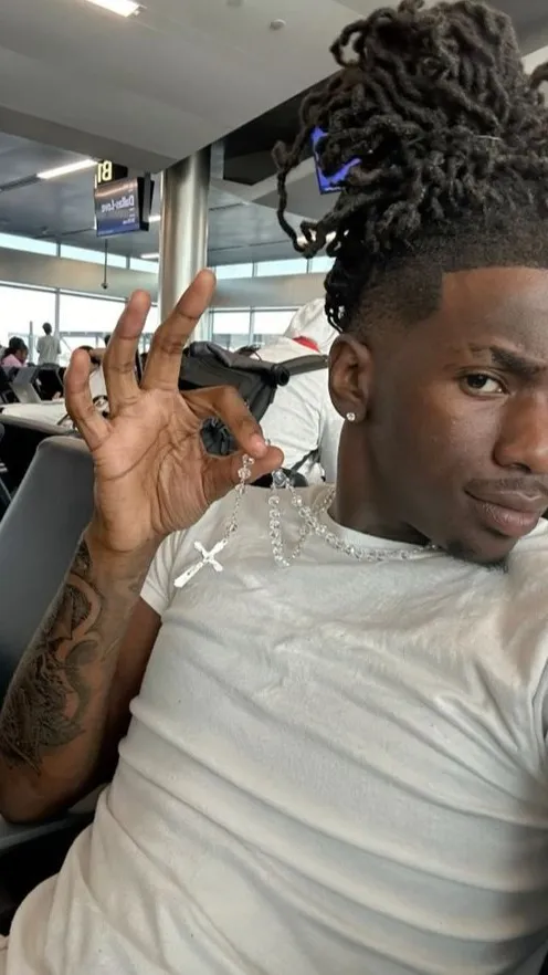 ai character: CARSON      background