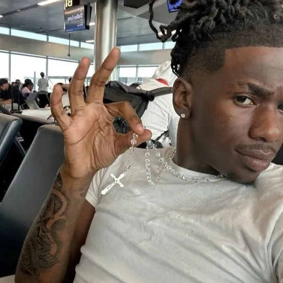 chat with ai character: CARSON     