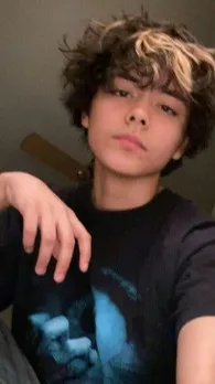 ai character: ash background