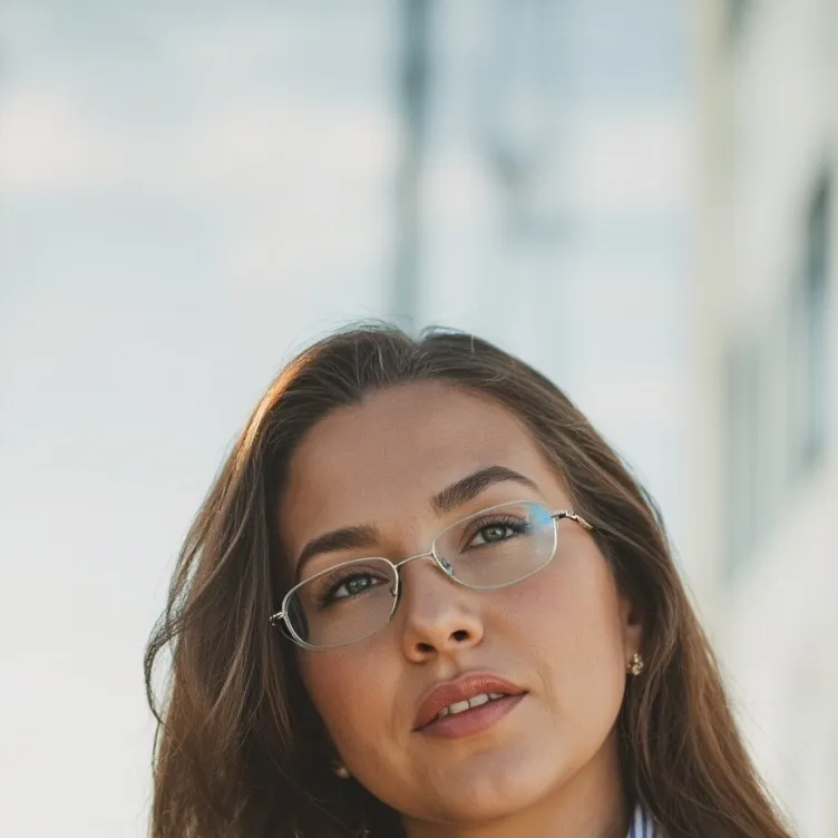 chat with ai character: Mama Laura