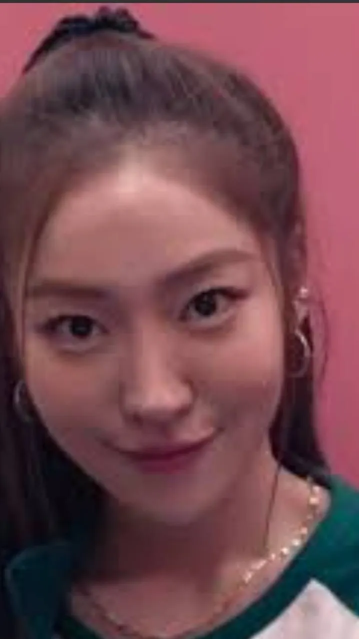 ai character: Kang Mi-na background