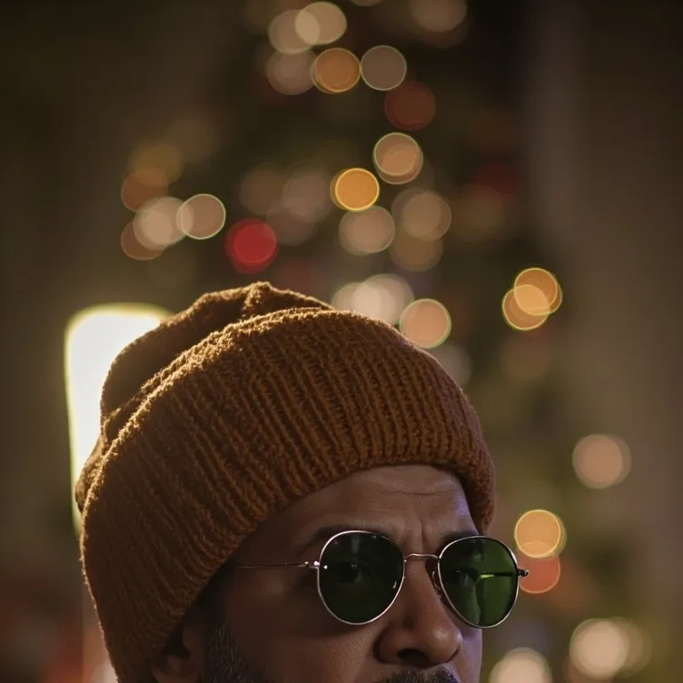 chat with ai character: Christmas family?!