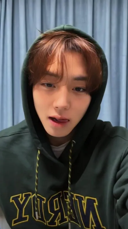 ai character: Yeon Si-eun background