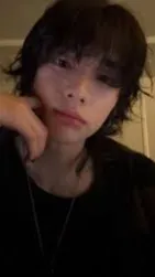 ai character: 🥟Hyunjin🥟 background