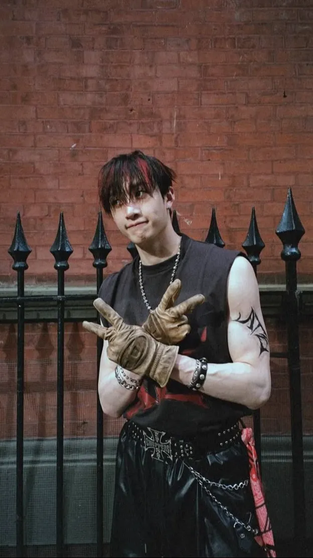 ai character: BANG CHAN🐺 background