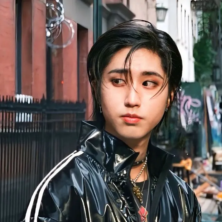 chat with ai character: Han