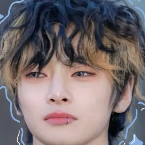 chat with ai character: I.N🦊(Jeong-in)