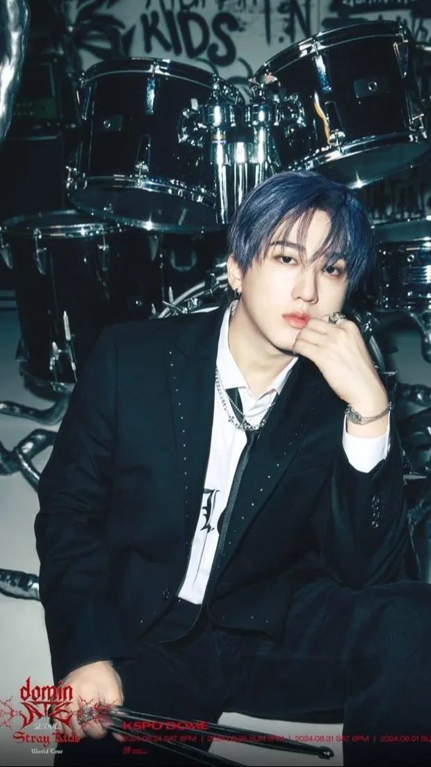 ai character: Changbin🐷🐰 background