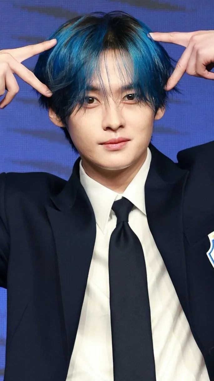 ai character: Minho/Lee know background