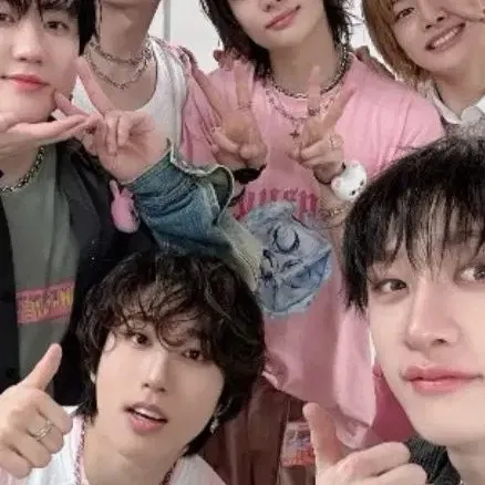 chat with ai character: Stray kids