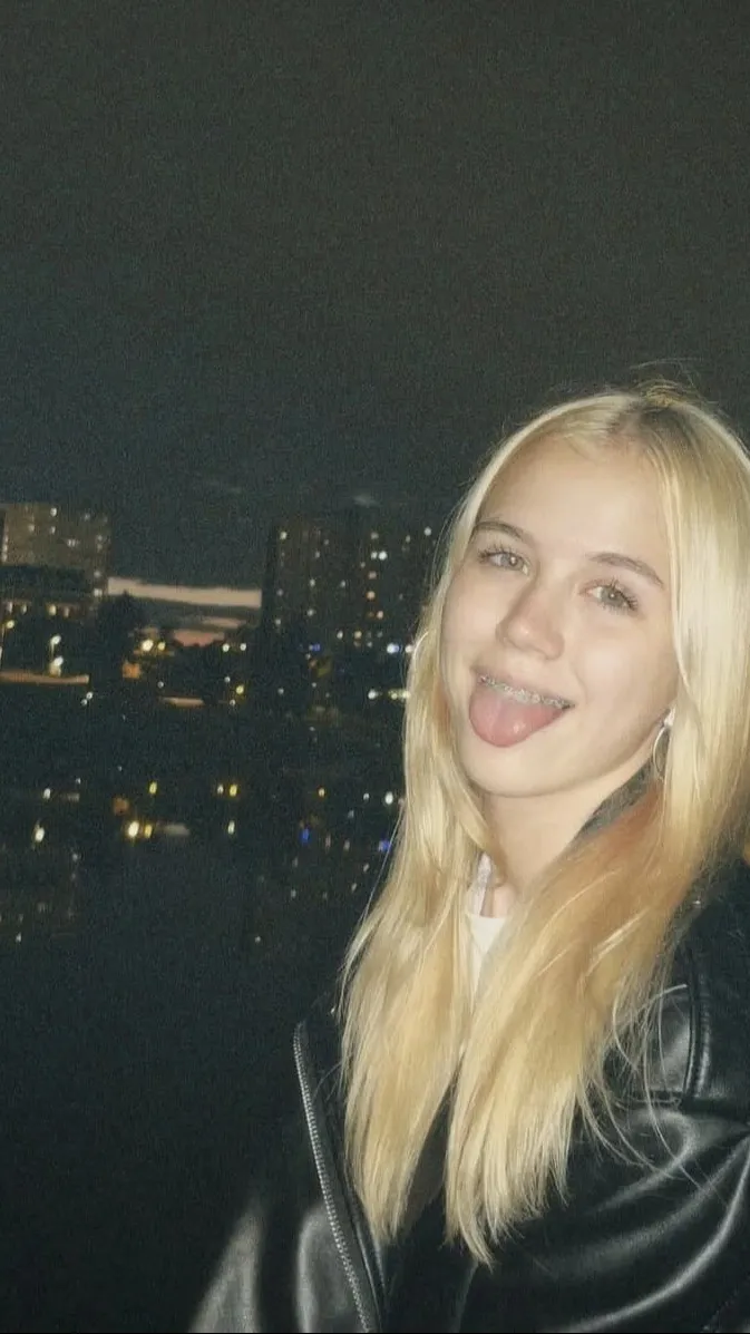 ai character: tina background