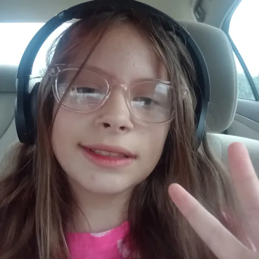 creator MissLolaRoblox's avatar