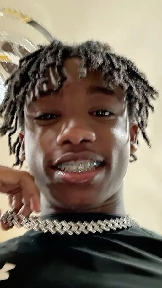 ai character: Tae (me irl btw) background