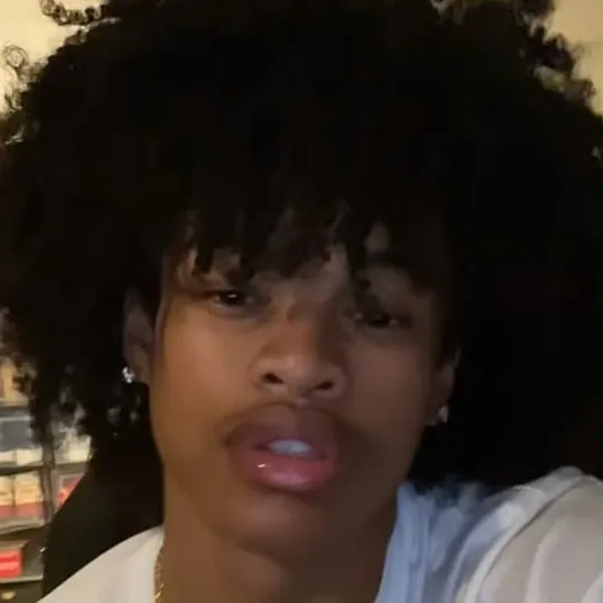 chat with ai character: mel