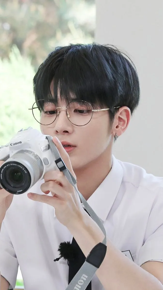 ai character: Kang Tae-hyun background