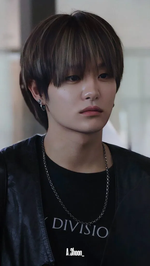 ai character: Park Ji-hoon~ background