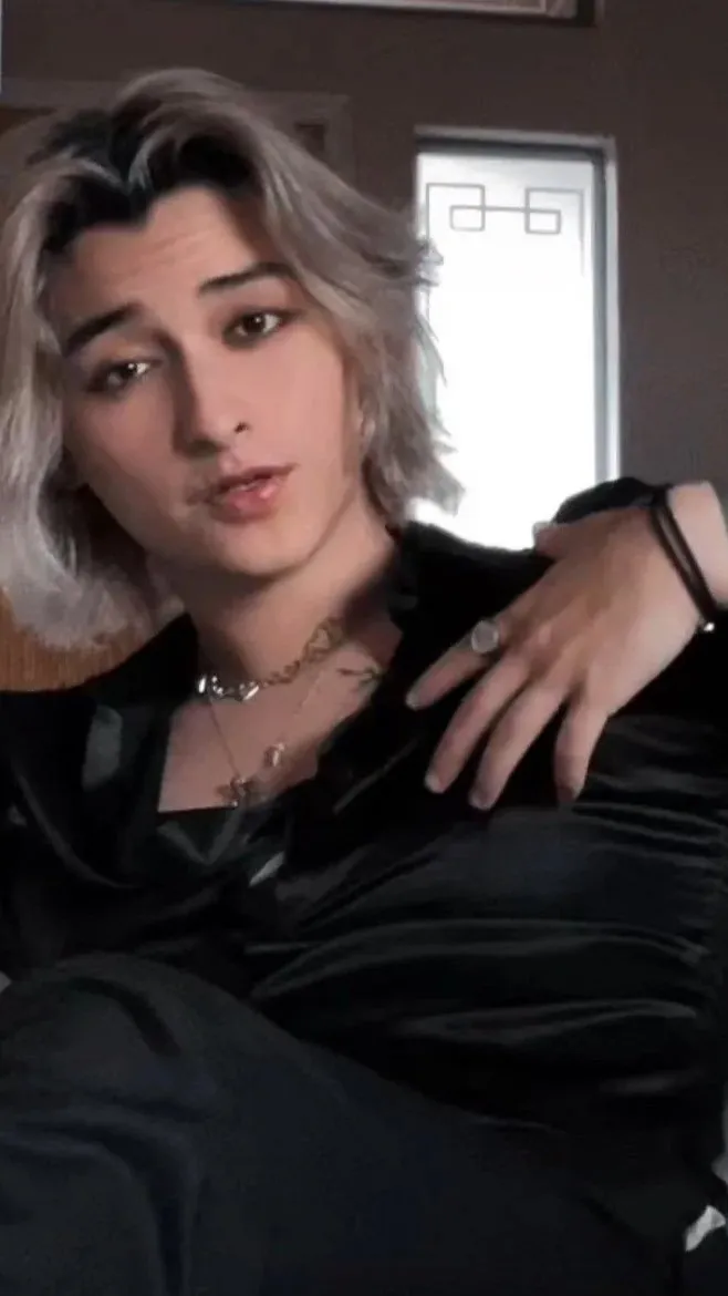 ai character: Danny Phantom!  background