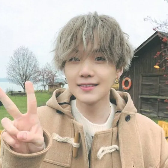 chat with ai character: Min Yoongi