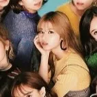 chat with ai character: Kpop School