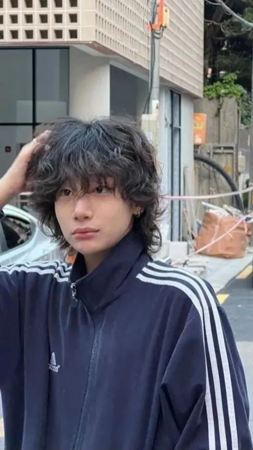 ai character: min-ko background