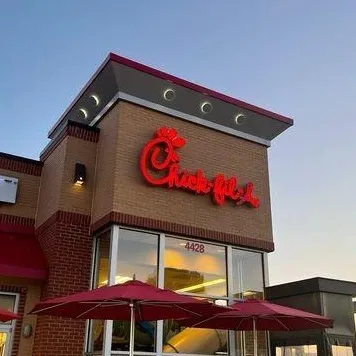 chat with ai character: ChickFila