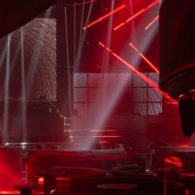 chat with ai character: Redd Club