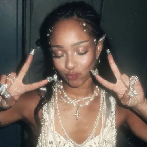 creator Miss Know's avatar