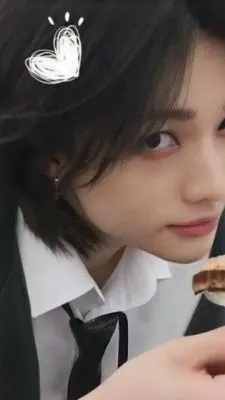 ai character: Hyunjinnnn background