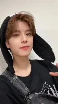 ai character: seungmin background