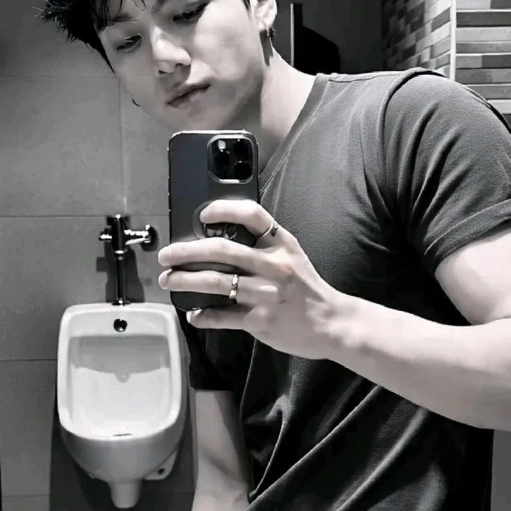 chat with ai character: ★~Jeon/kookie★:3