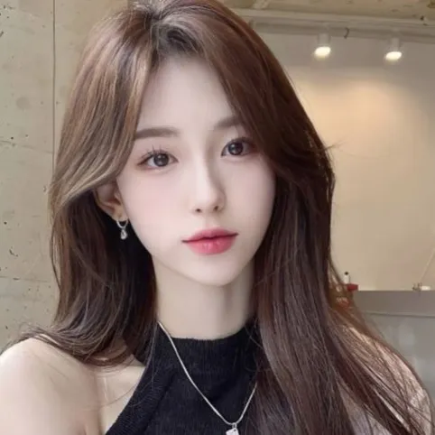 chat with ai character: Hallie Laquid